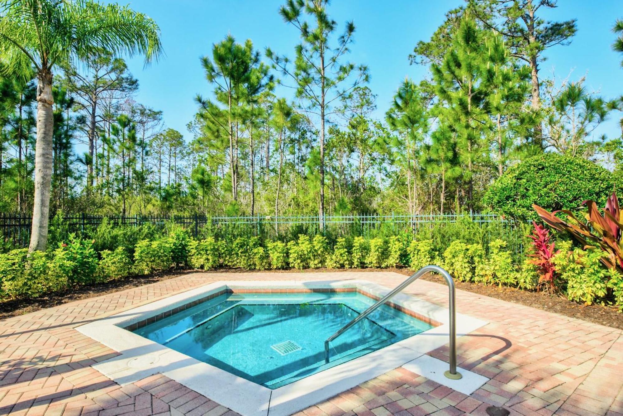 Holiday home 2br With Shared Pool & Hot Tub, Near Disney! *