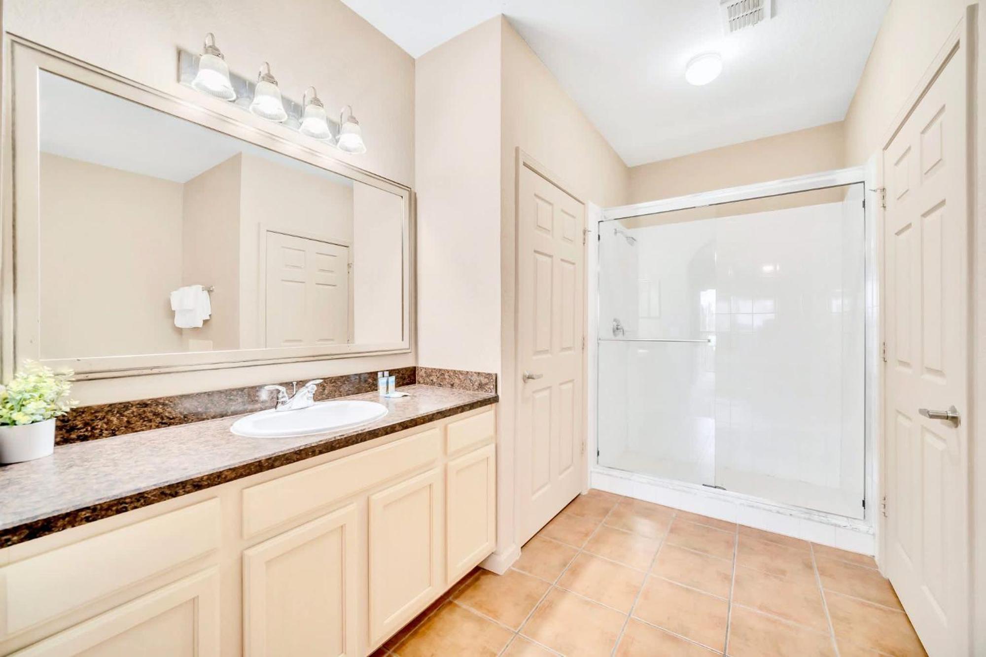 2br With Shared Pool & Hot Tub, Near Disney! Orlando